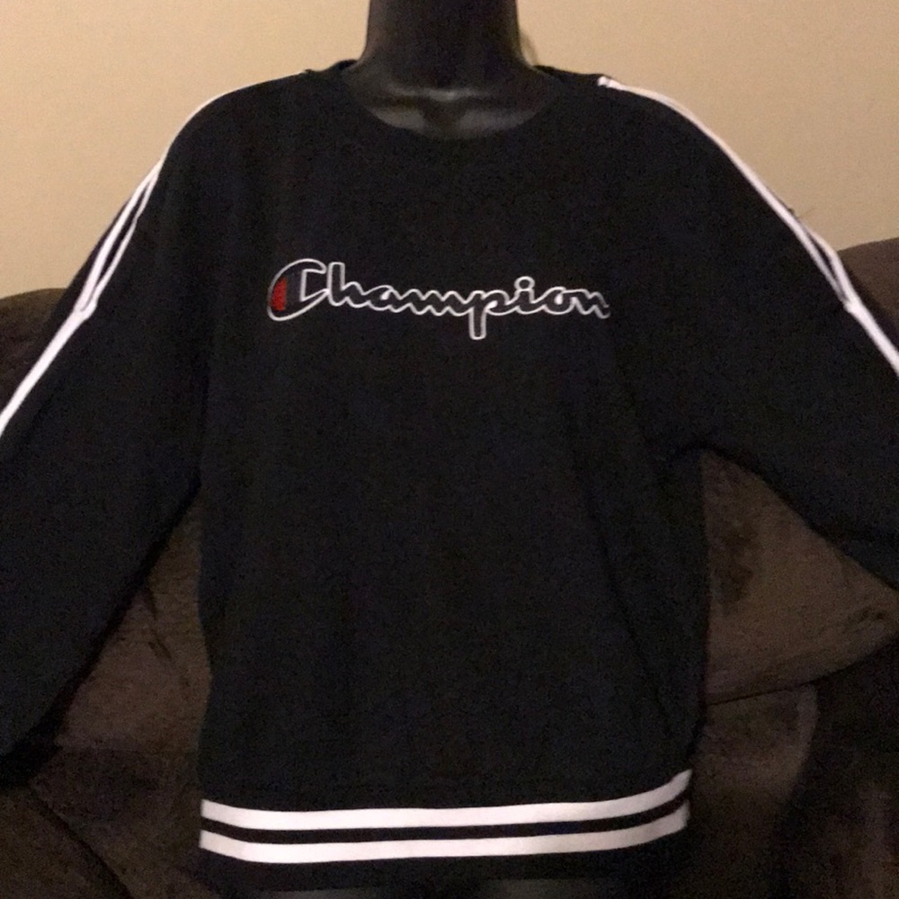 💁🏽‍♀️Champion cold slit shoulder top💁🏽‍♀️